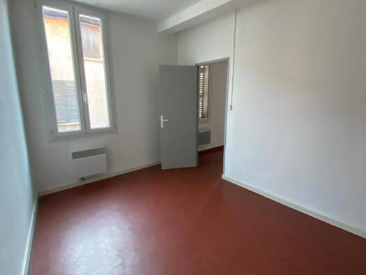 Appartement à louer 722 € 3 pièces 2 chambres 68,2 m² RDC Centre Ville Saint-Maximin-la-Sainte-Baume 83470