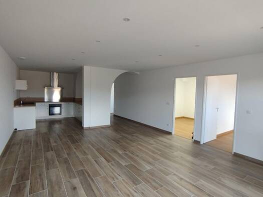 Appartement à louer 880 € 3 pièces 3 chambres 90 m² 1er étage Les Vans 07140