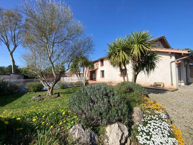 Maison à vendre 245 000 € 7 pièces 6 chambres 238 m² 2 284 m² de terrain Courbieu-Benis-Saint Martin Castelsarrasin 82100