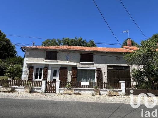 Maison à vendre 131 900 € 5 pièces 4 chambres 132 m² 7 442 m² de terrain Nieuil 16270