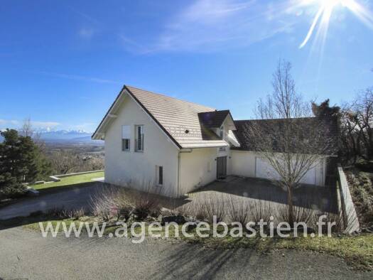 Maison à louer 3 800 € 5 pièces 4 chambres 236,9 m² Échenevex 01170