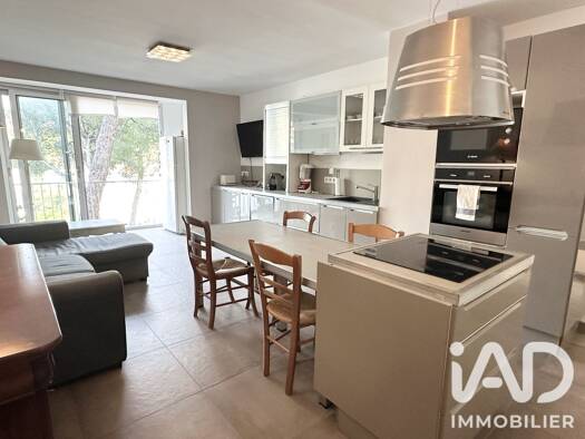 Appartement à vendre 375 000 € 3 pièces 2 chambres 82 m² RDC/3 Petite Couronne Cassis 13260
