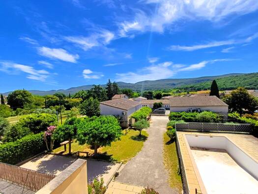 Duplex à vendre 162 000 € 5 pièces 4 chambres 81,55 m² Étage 2/3 Vallon-Pont-d'Arc 07150