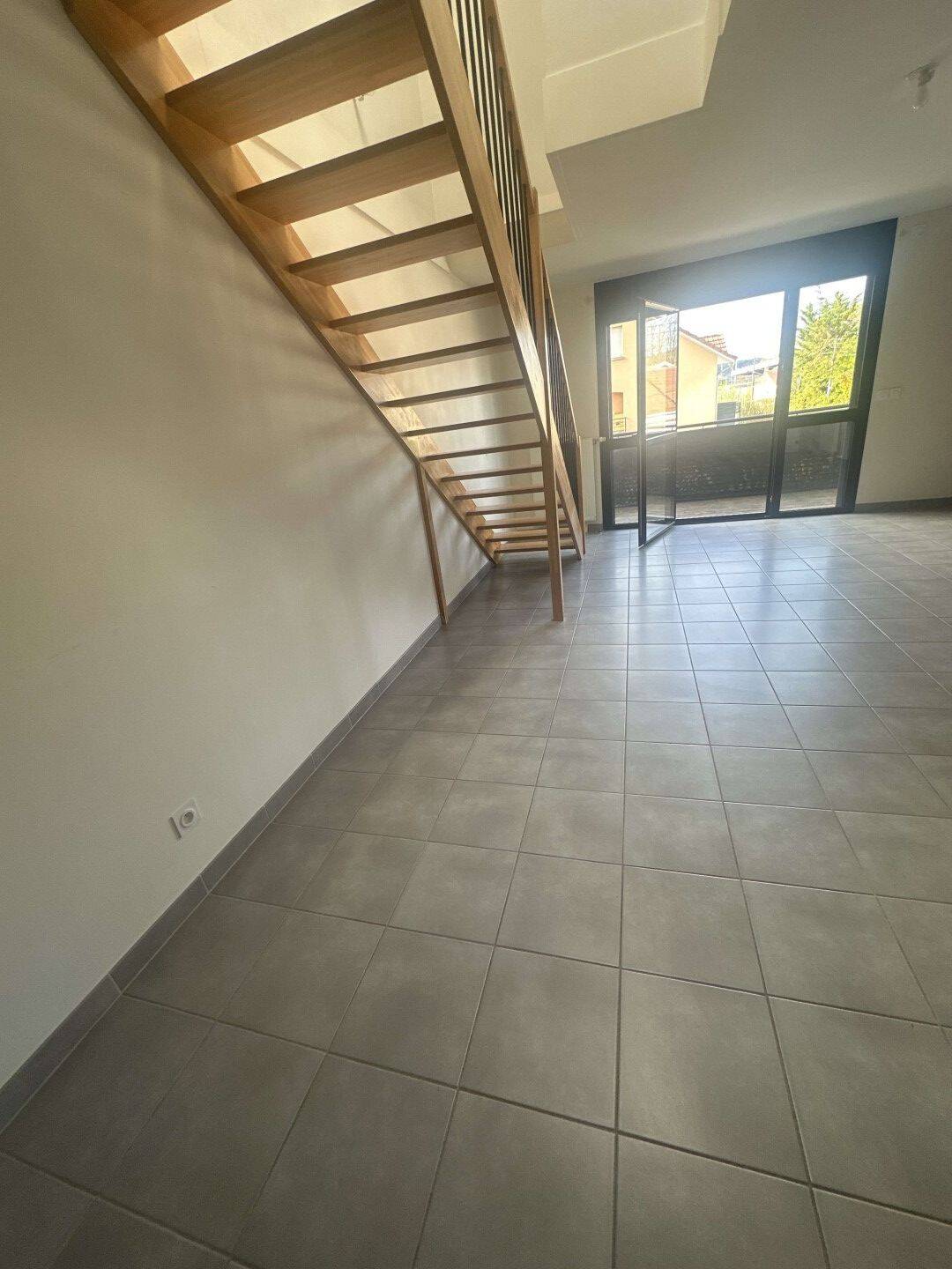 Maison à louer, 72m², OYONNAX