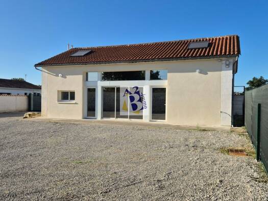 Maison à louer 1 052 € 4 pièces 3 chambres 108,7 m² 200 m² de terrain Trois Palis 16730