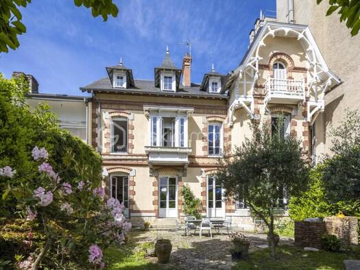 Maison à vendre 350 000 € 11 pièces 7 chambres 272 m² 692 m² de terrain Centre-Marcadieu-Marne Tarbes 65000