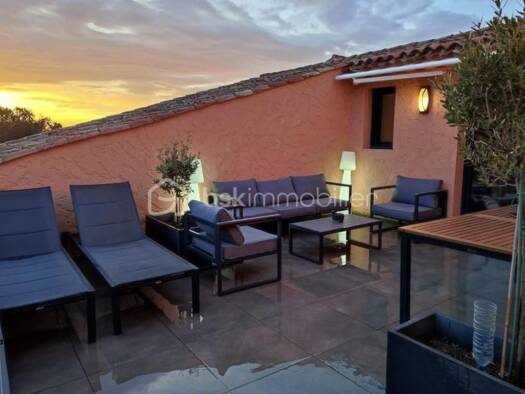 Appartement à vendre 260 000 € 2 pièces 1 chambre 42 m² Étage 3/3 Centre ville Saint-Raphaël 83700