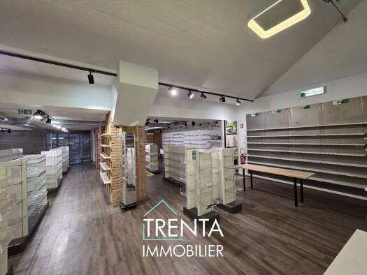 Local commercial à louer 3 990 € 423 m² de surface de vente Centre Ville Est Voiron 38500