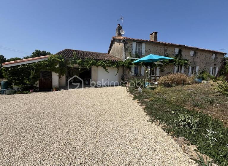 Maison à vendre 330 000 € 7 pièces 4<br/>chambres 161 m²<br/>superficie Viennay 79200