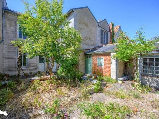 Maison à vendre 859 216 € 13 pièces 6 chambres 210 m² 337 m² de terrain Le Genette La Rochelle 17000