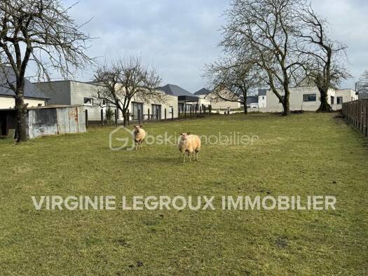 Terrain constructible viabilisé à vendre 62 900 € 1 049 m² de terrain Saint-Pierre-la-Cour 53410