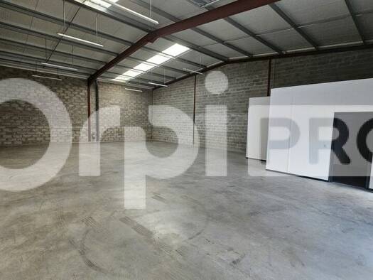 Local d'activités à louer 1 638 € 210 m² d'espace de stockage Saint-Jean-d'Illac 33127