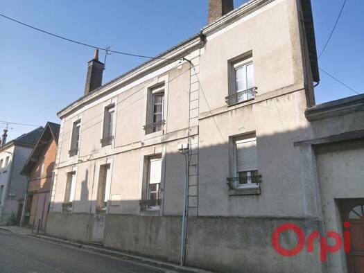 Immeuble à vendre 234 200 € 285 m² Château-Renault 37110