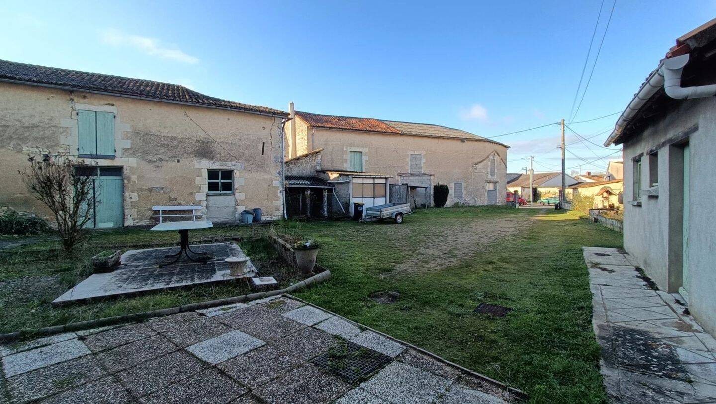 Maison à vendre, 195m², NEUVILLE DE POITOU