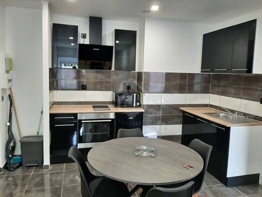 Appartement à louer 575 € 2 pièces 1 chambre 29 m² RDC/3 Estressin Vienne 38200