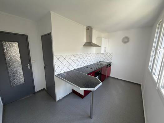 Appartement à louer 810 € 3 pièces 2 chambres 68,2 m² RDC Plein Sud Amiens 80090