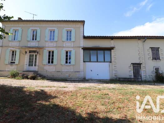 Maison à vendre 271 000 € 6 pièces 5 chambres 131 m² 44 540 m² de terrain Saint-Martin-de-Coux 17360