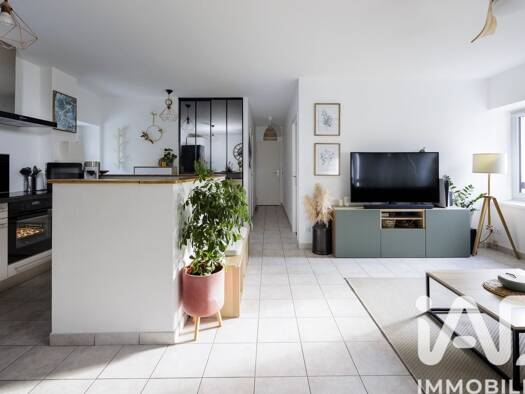 Appartement à vendre 270 000 € 3 pièces 2 chambres 67 m² RDC/1 Saint-Genis-les-Ollières 69290