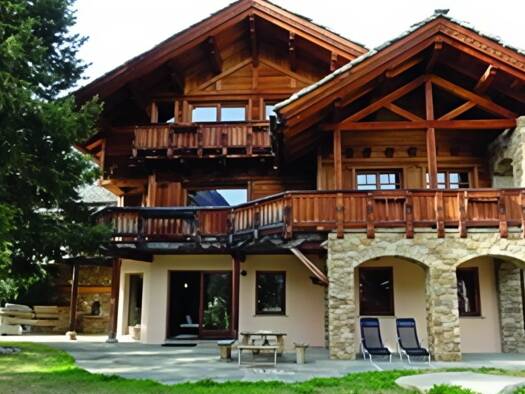 Chalet à vendre 3 480 000 € 10 pièces 8 chambres 400 m² 1 450 m² de terrain Montgenèvre 05100