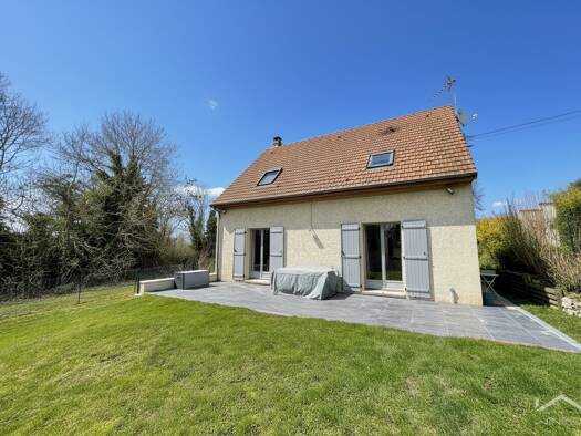 Maison à vendre 335 000 € 6 pièces 4 chambres 105 m² 684 m² de terrain Guerville 78930