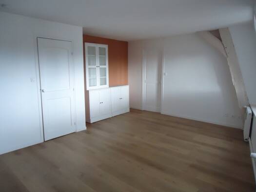 Appartement à louer 620 € 3 pièces 2 chambres 60 m² Étage 3/3 Nevers 58000