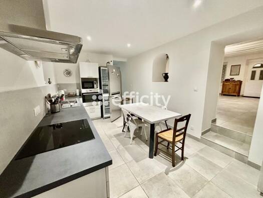 Maison de ville à vendre 209 000 € 3 pièces 2 chambres 106,9 m² 442 m² de terrain La Chapelle-Saint-Ursin 18570