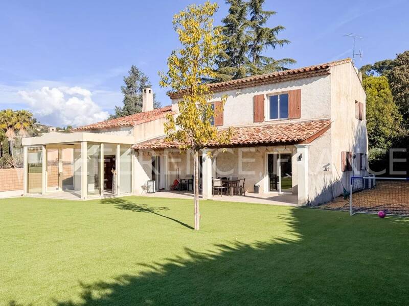 Maison à louer, 215m², MOUGINS