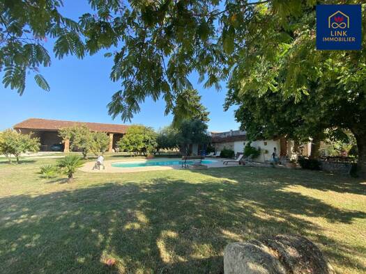 Maison à vendre 698 000 € 7 pièces 6 chambres 269,23 m² 4 945 m² de terrain Eurre 26400