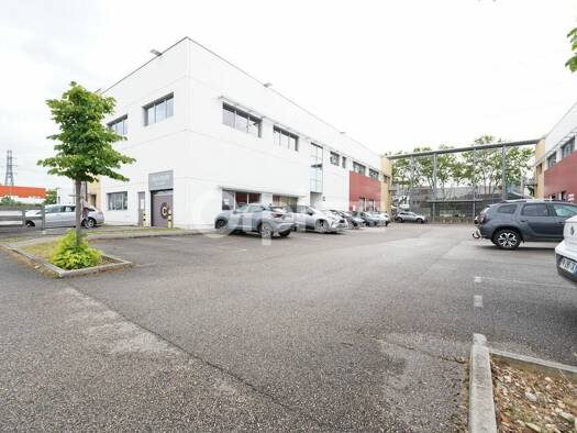 Espace bureau à louer 3 891 € 317 m² de bureaux divisible jusqu'à 317 m² Saint-Priest 69800