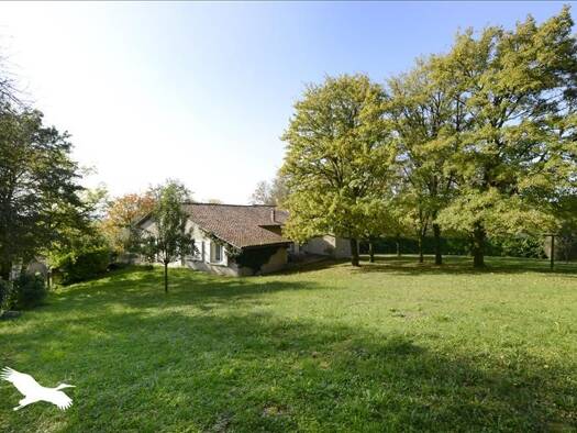 Maison à vendre 270 300 € 7 pièces 5 chambres 194 m² 8 909 m² de terrain Montmoreau 16190