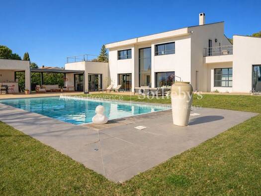 Maison à vendre - Première occupation 1 995 000 € 10 pièces 4 chambres 250 m² 4 085 m² de terrain Aix-en-Provence 13100