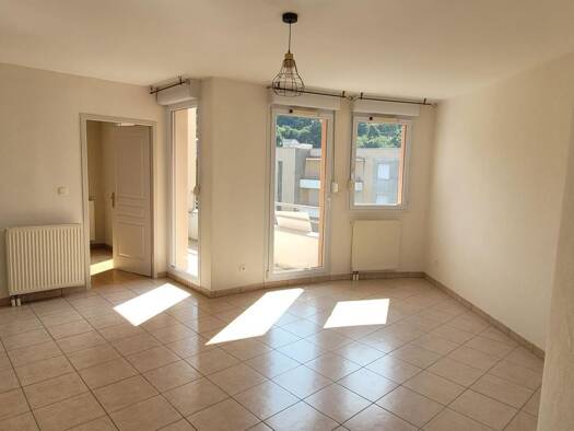 Appartement à louer 590 € 2 pièces 1 chambre 39 m² Étage 5/6 Chaprais - Cras Besancon 25000