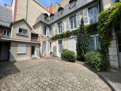 Appartement à louer 1 000 € 5 pièces 2 chambres 133 m² 1er étage 18000 Bourges 18000