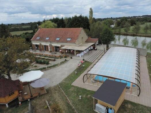 Maison à vendre 577 700 € 12 pièces 8 chambres 588 m² 23 433 m² de terrain Saint-Hilaire 03440