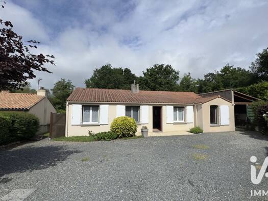 Maison de plain-pied à vendre 299 900 € 5 pièces 3 chambres 94 m² 1 854 m² de terrain Le Centre Bouaye 44830