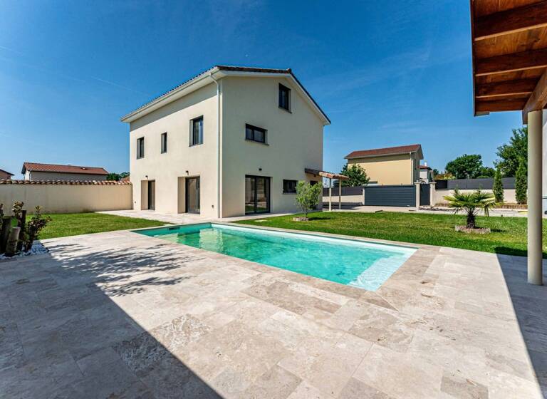 Maison à vendre 695 000 € 6 pièces 4<br/>chambres 240 m²<br/>superficie 537 m²<br/>terrain Tramoyes 01390