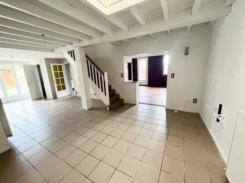 Maison à louer, 161m², SAINTE FOY DE PEYROLIERES