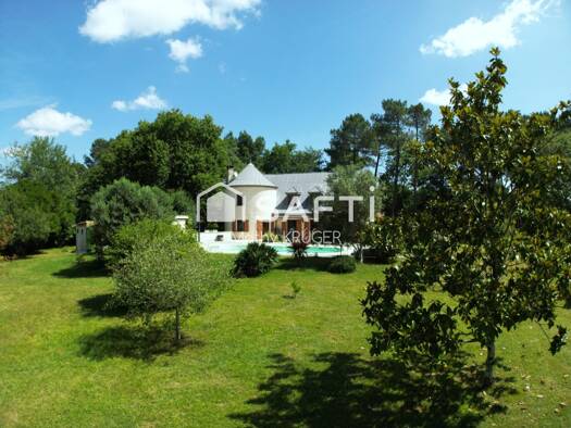 Maison à vendre 443 200 € 7 pièces 5 chambres 221 m² 8 842 m² de terrain Coimères 33210