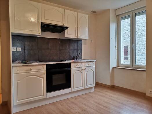 Appartement à louer 375 € 2 pièces 1 chambre 47 m² Étage 1/2 Sévérac d'Aveyron 12150