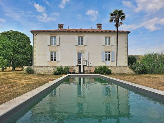 Maison à vendre 419 200 € 8 pièces 4 chambres 305 m² 6 015 m² de terrain Bouillé-Courdault 85420