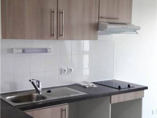 Appartement à louer 977 € 3 pièces 2 chambres 59 m² RDC Bihorel 76420