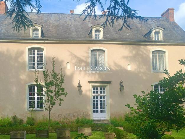 Maison à vendre 595 000 € 15 pièces 7 chambres 400 m² 2 000 m² de terrain Contigne 49330