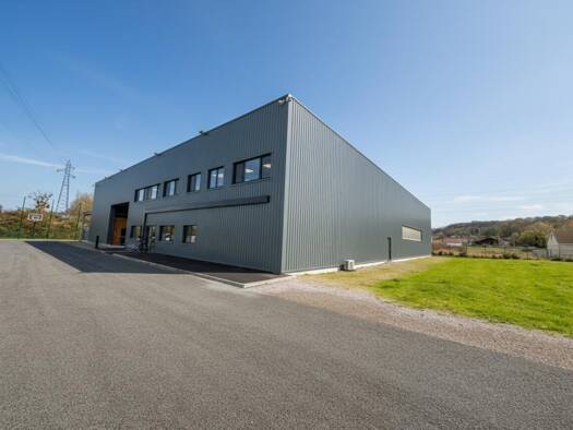 Entrepôt à vendre 1 799 000 € 1 700 m² d'espace de stockage Montignette Pont-Sainte-Maxence 60700