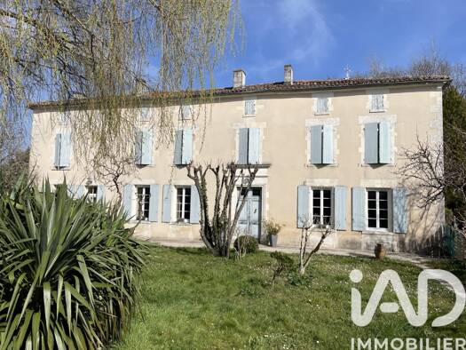 Propriété à vendre 778 000 € 18 pièces 10 chambres 427 m² 25 139 m² de terrain Lagarde-sur-le-Né 16300