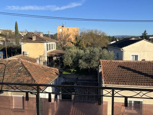 Appartement à vendre 75 000 € 4 pièces 2 chambres 79 m² Étage 3/3 Roseraie-Aqueduc Carpentras 84200