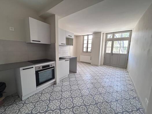 Duplex à louer 650 € 2 pièces 1 chambre 57,6 m² RDC Zone Pietonne Avignon 84000