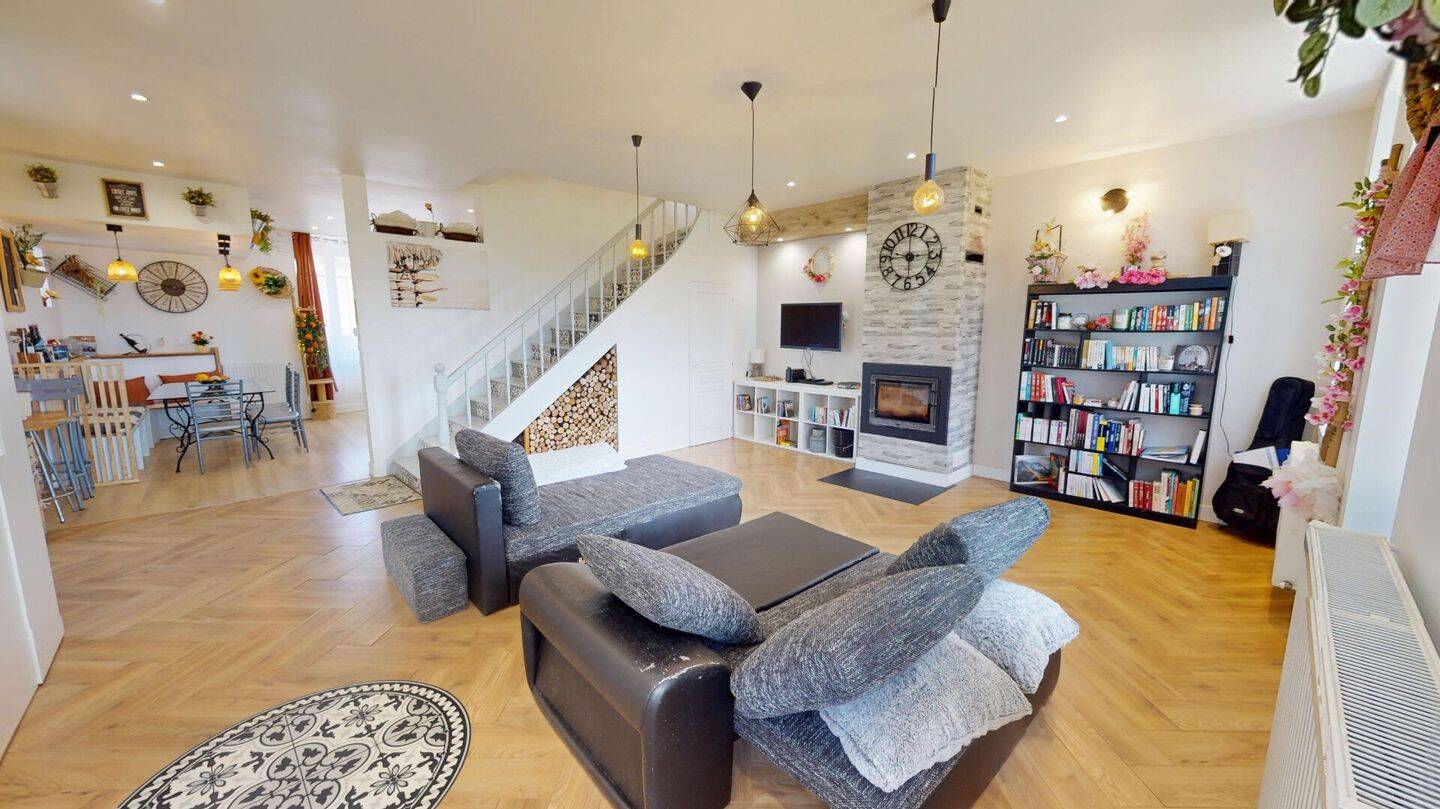 Maison à vendre, 198m², JUJURIEUX