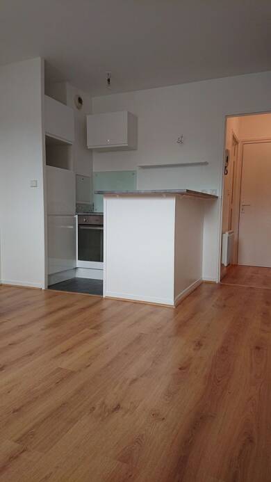 Appartement à louer 570 € 1 pièce 20,6 m² Dernier étage, Étage 2/2 disponible à partir du 30/08/2025 Est Lamorlaye 60260