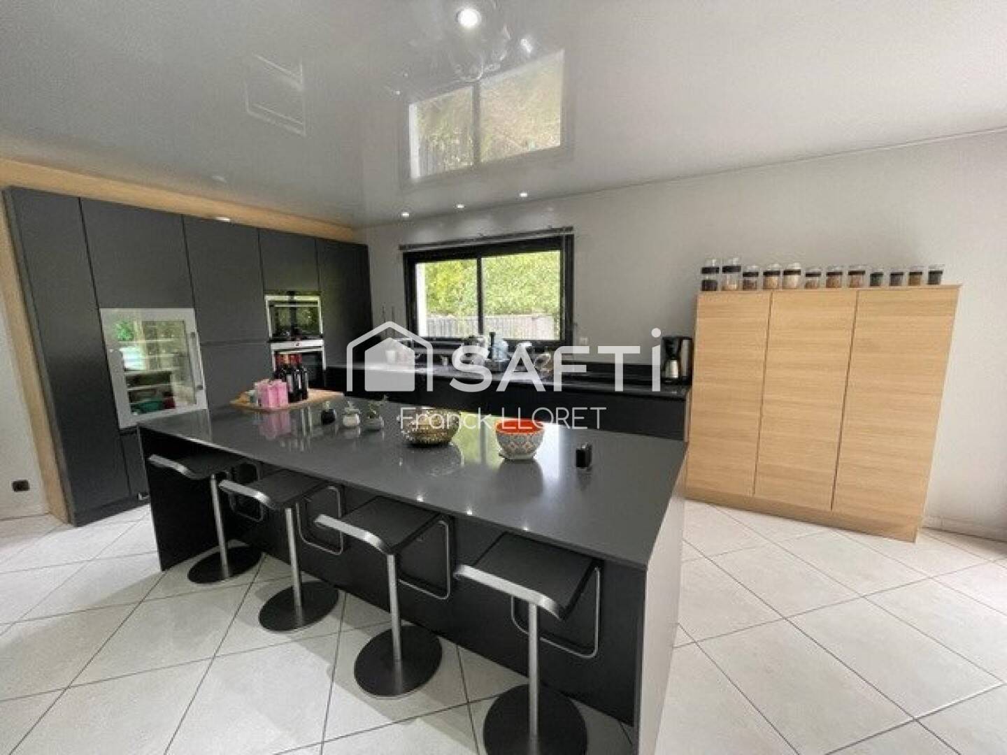 Maison à vendre, 300m², VENDAYS MONTALIVET