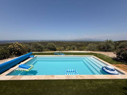 Maison de plain-pied à vendre 849 000 € 4 pièces 2 chambres 110 m² 17 771 m² de terrain Mimet 13105